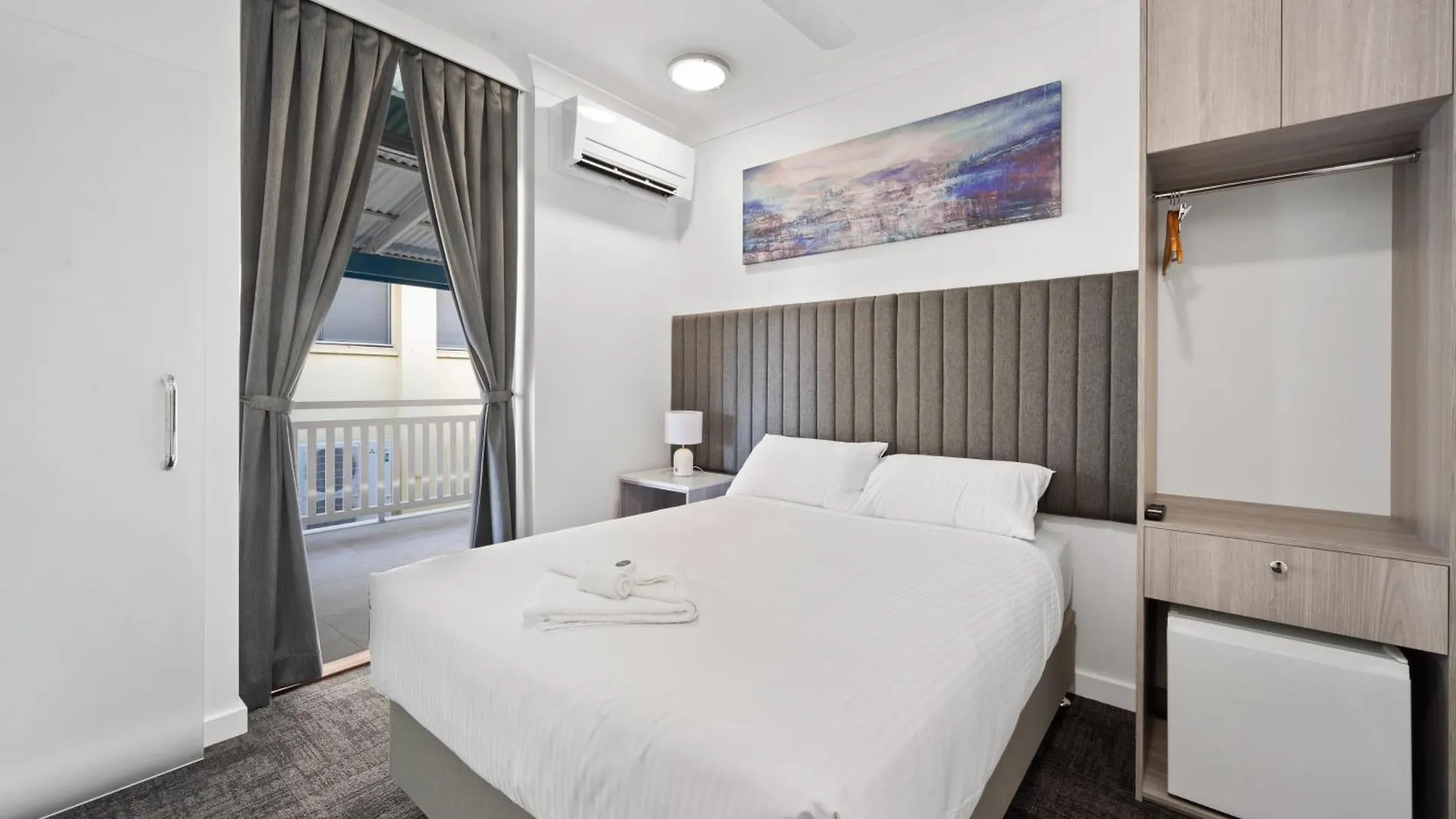 Palace Hotel Proserpine 0*,